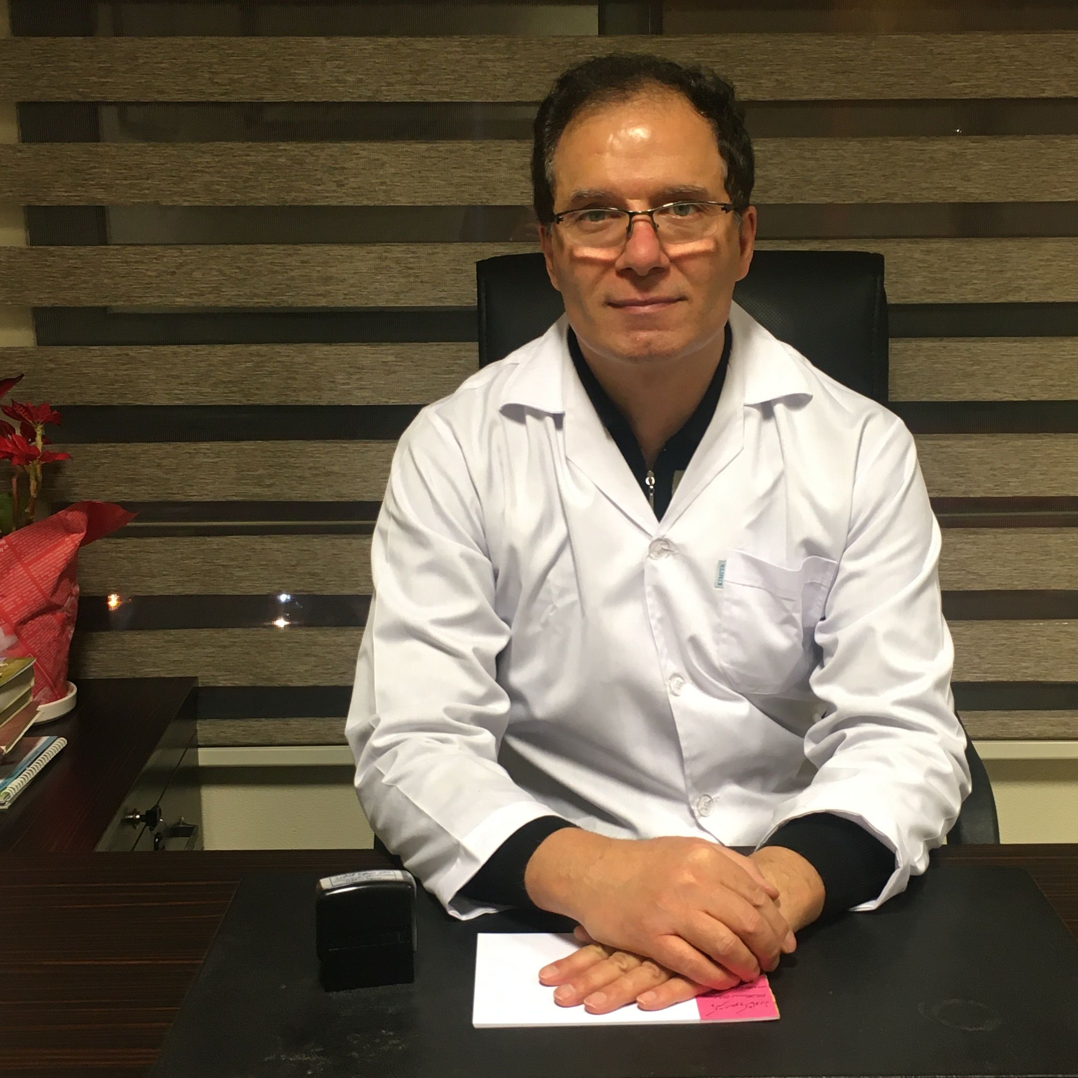 دکتر مسعود کشاورز - گوش و حلق و بینی اصفهان