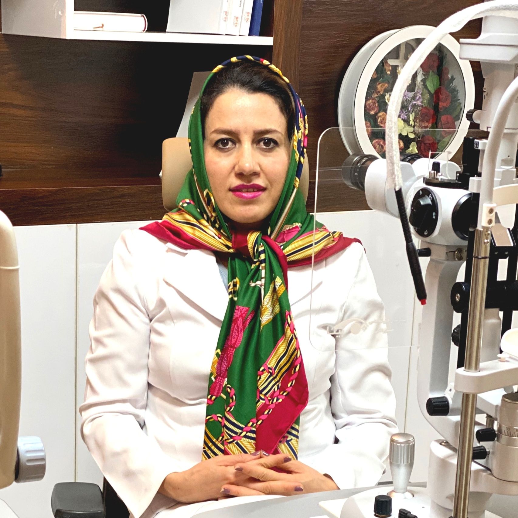 دکتر پریسا نادری - چشم پزشکی کرمانشاه