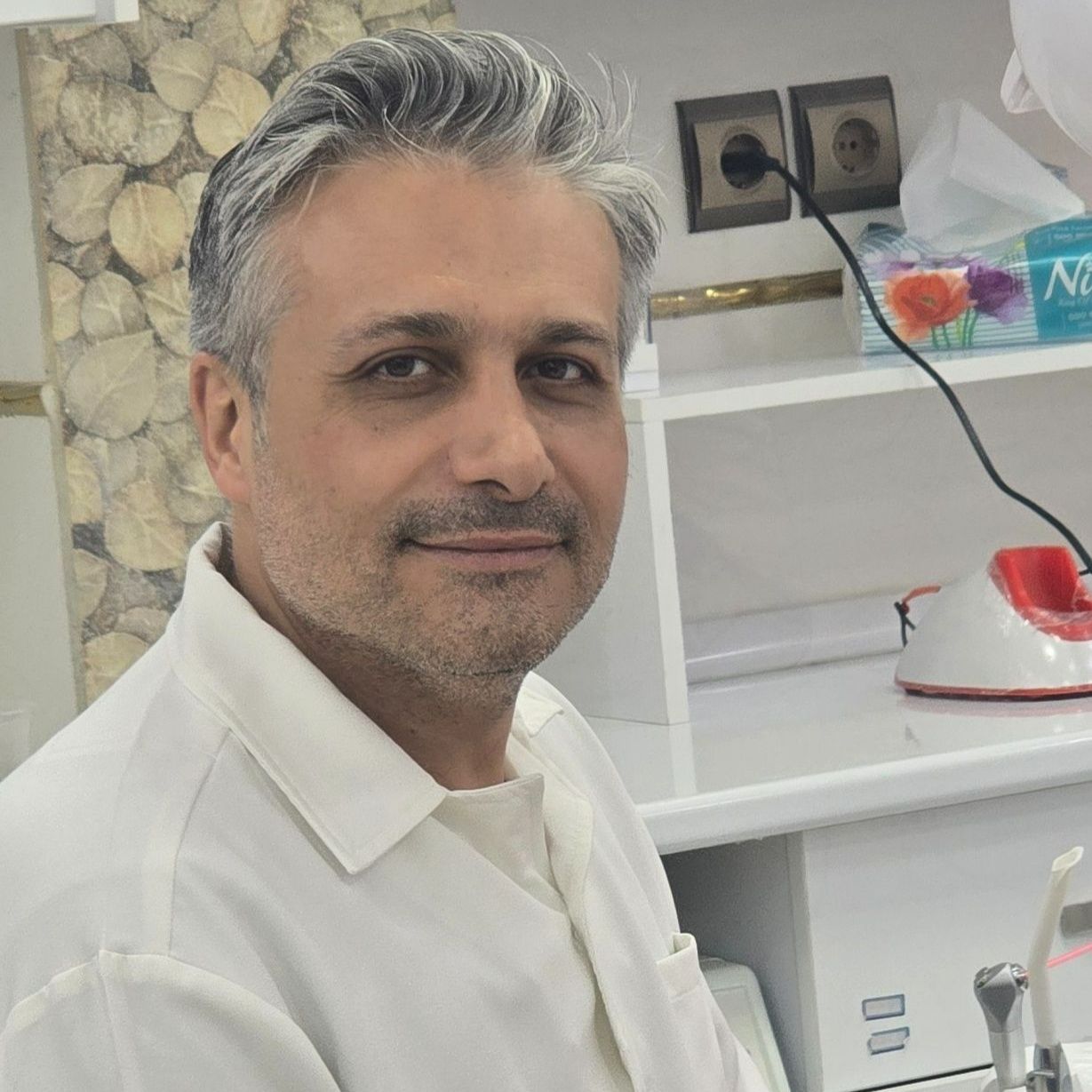 دکتر مجید رزم جو - دندانپزشک اصفهان