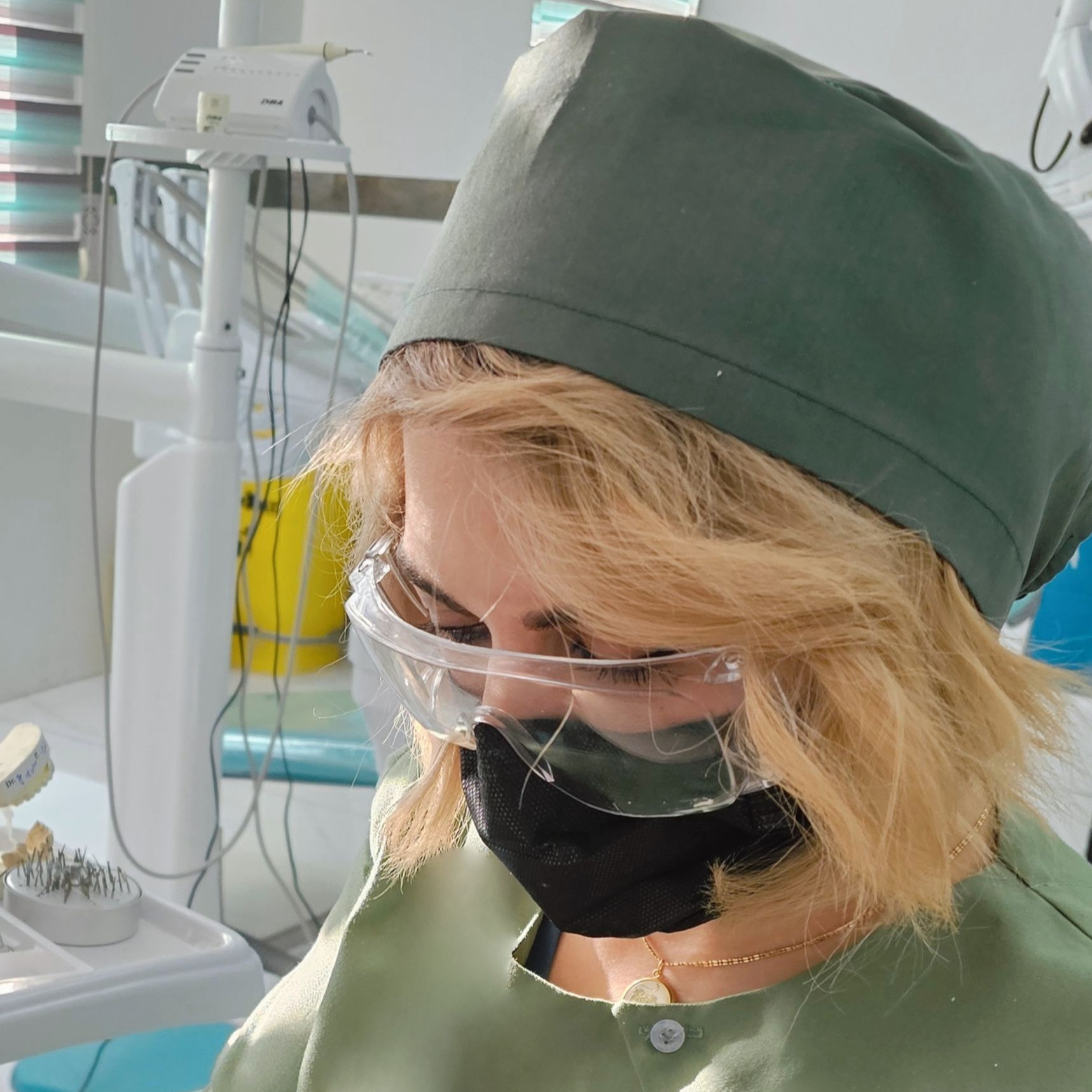 دکتر ژاله صالحی پور - دندانپزشک شیراز