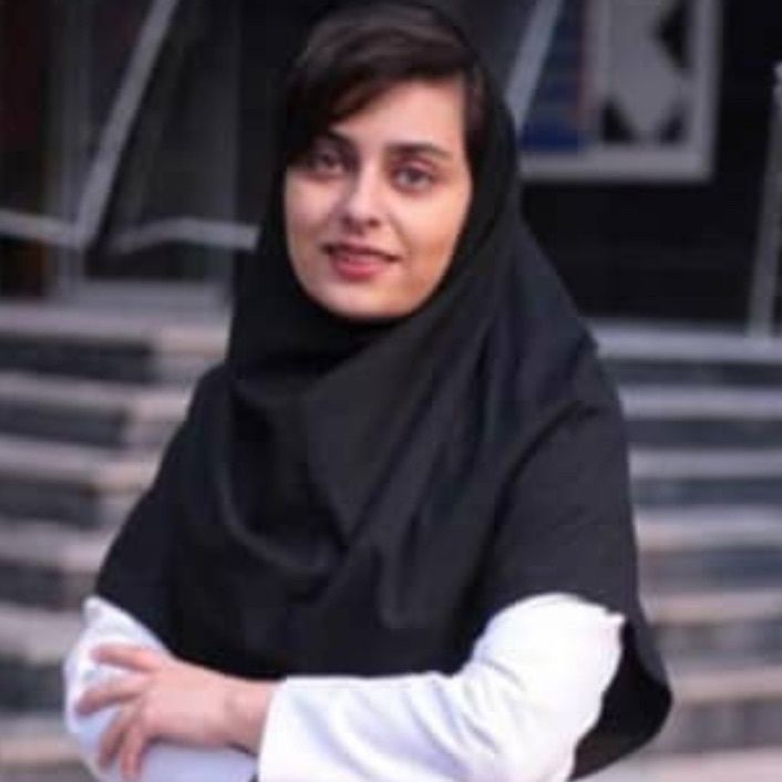 دکتر نیوشا پوراطمینان - دندانپزشک تاکستان