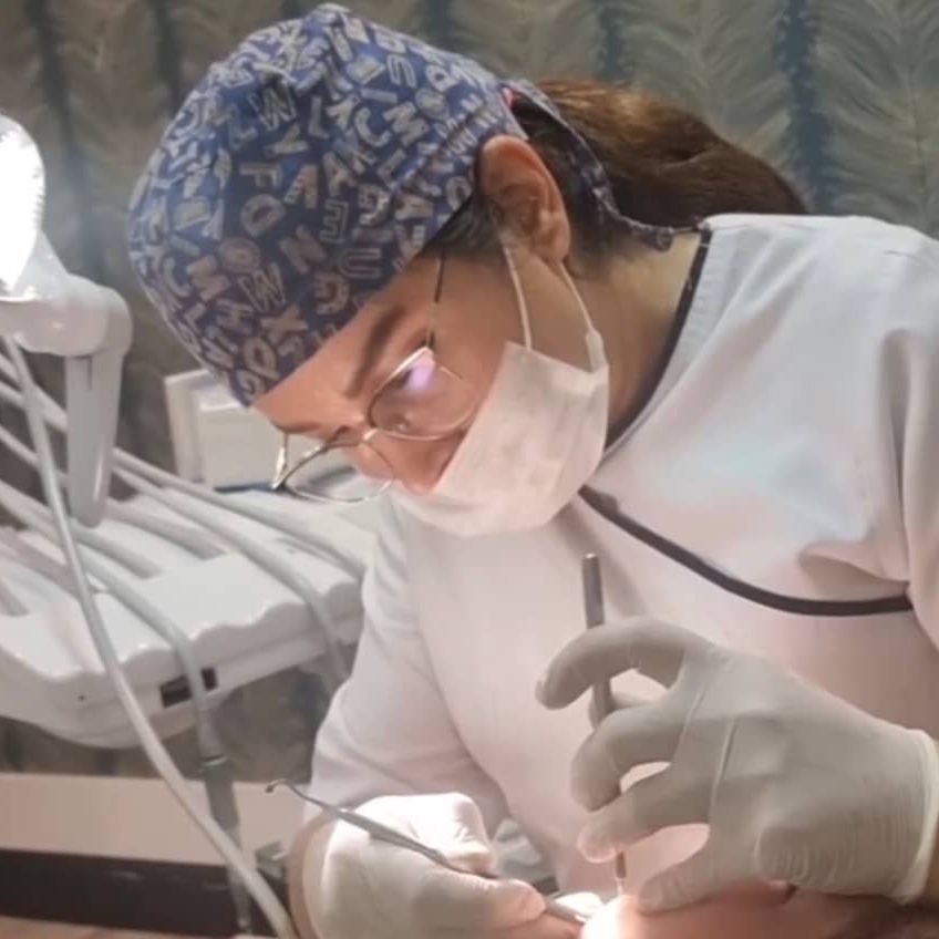 دکتر الهه یگانه - دندانپزشک تهران