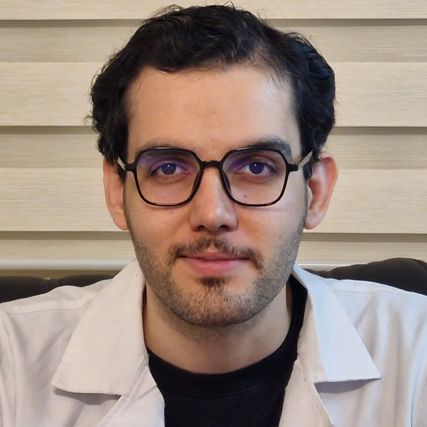 دکتر امیرحسین بلوری - عمومی هشتگرد