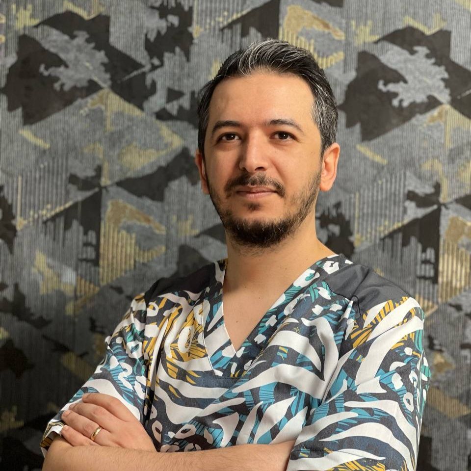 دکتر علی دانشور - گوش و حلق و بینی تهران