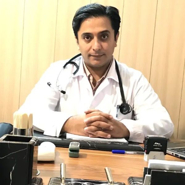 دکتر محمدصادق نوین - داخلی زنجان