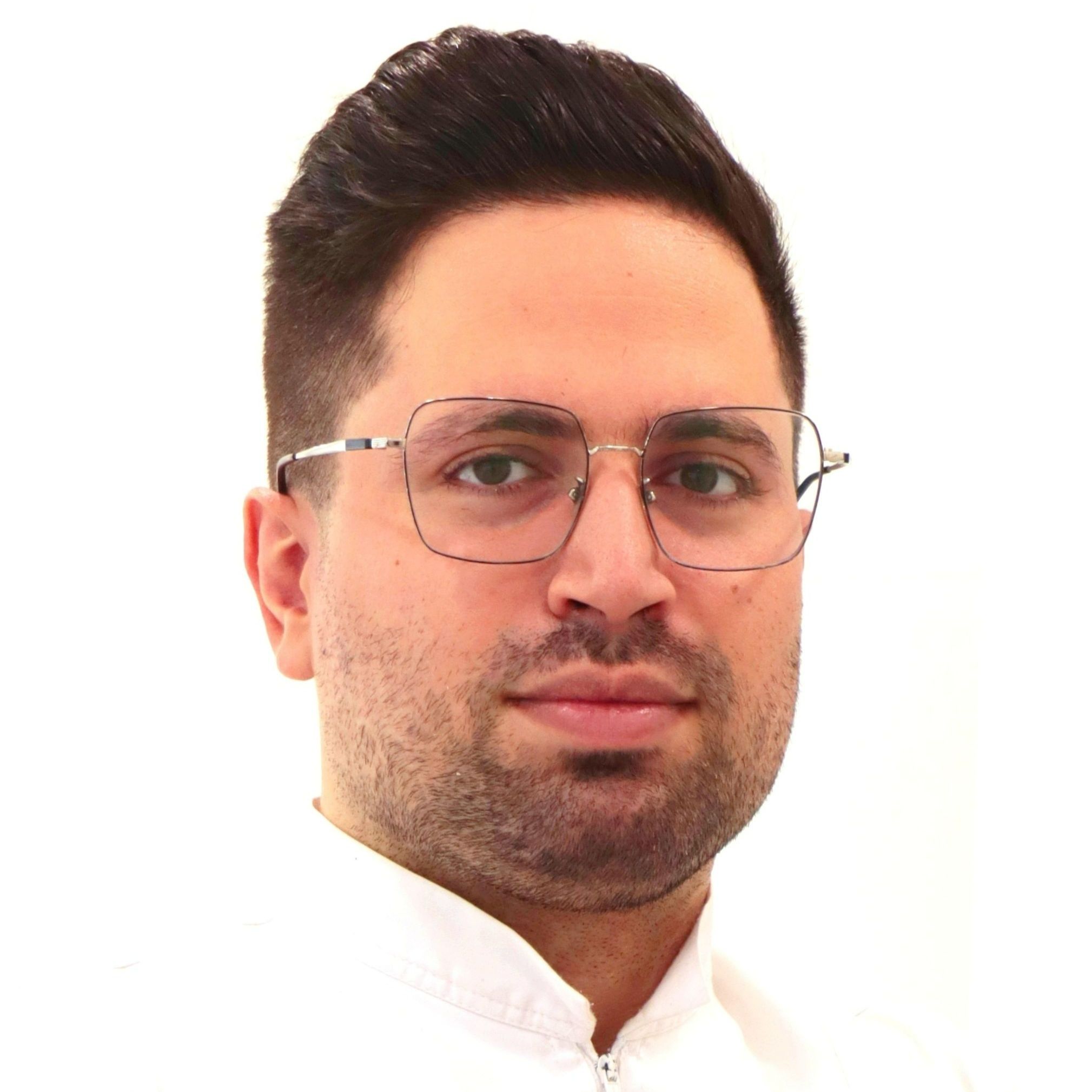 دکتر مهران فغفوری - دندانپزشک زنجان