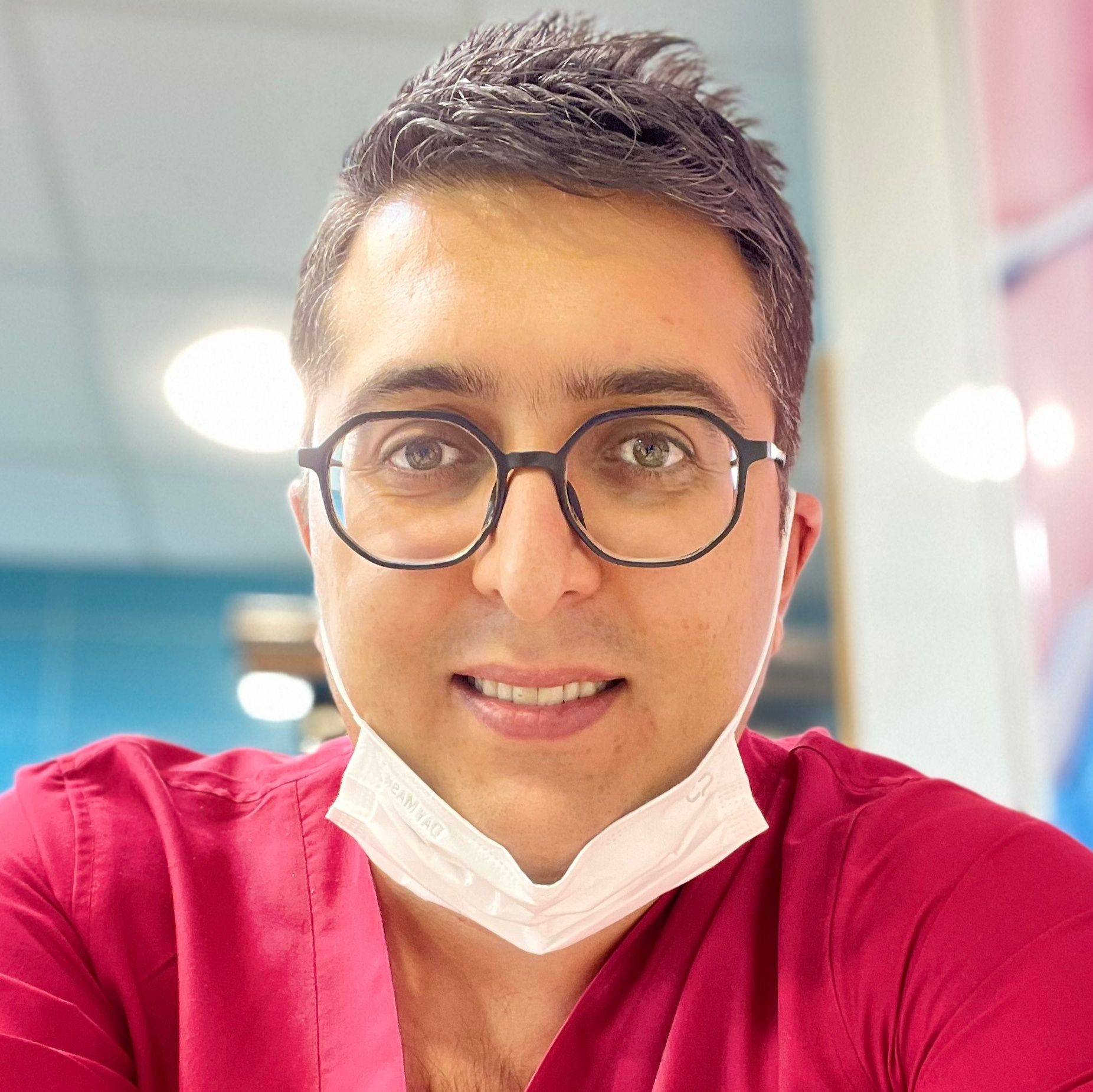 دکتر سینا خدادادی - دندانپزشک سیرجان