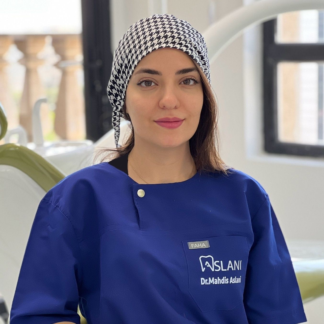 دکتر مهدیس اصلانی - دندانپزشک تهران