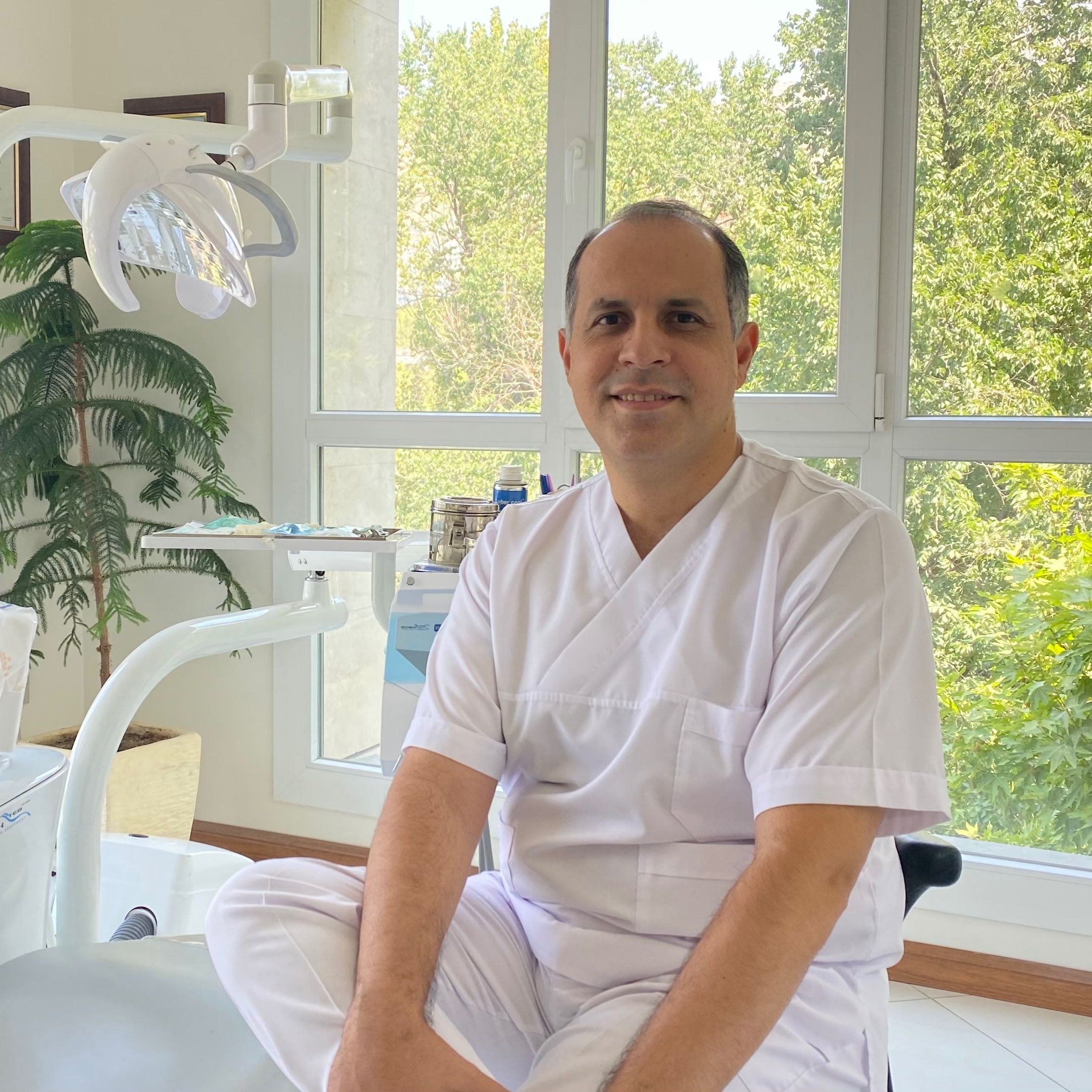 دکتر بهروز حبیبی - پریودنتیست تهران