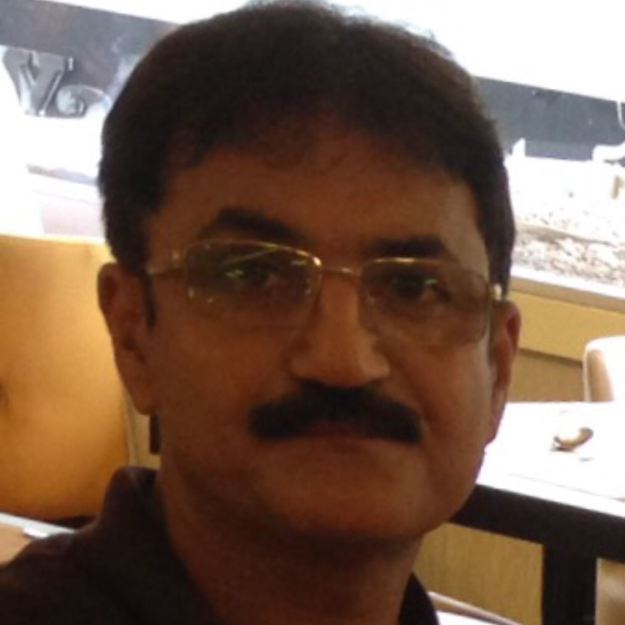 دکتر ناصر مستوفی - دندانپزشک تهران