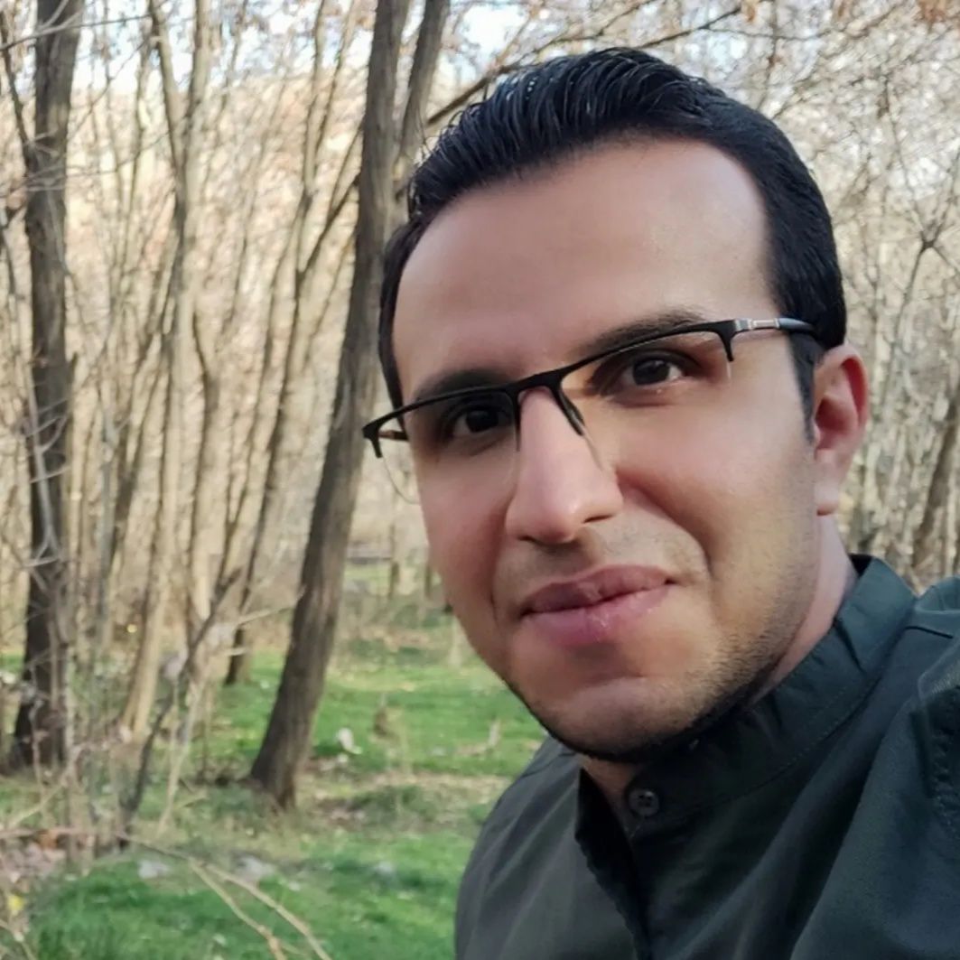 دکتر میلاد خزایی - داخلی همدان