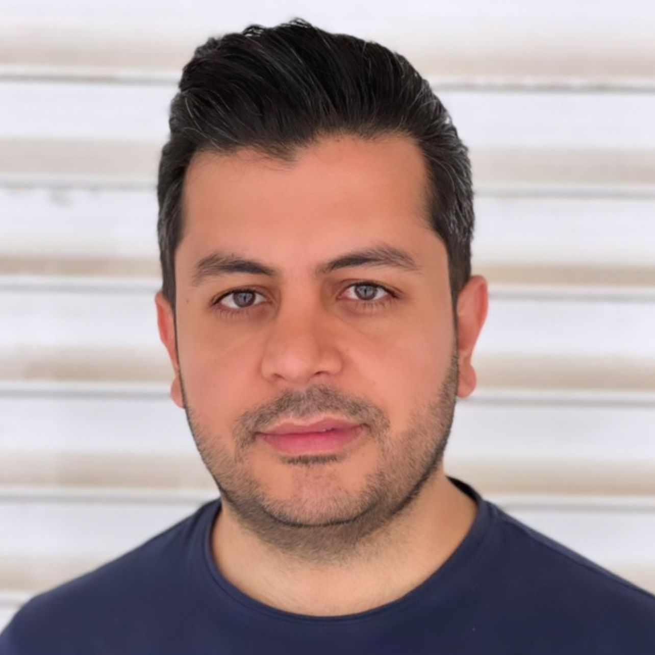 دکتر امید کامرانی - دندانپزشک بوشهر