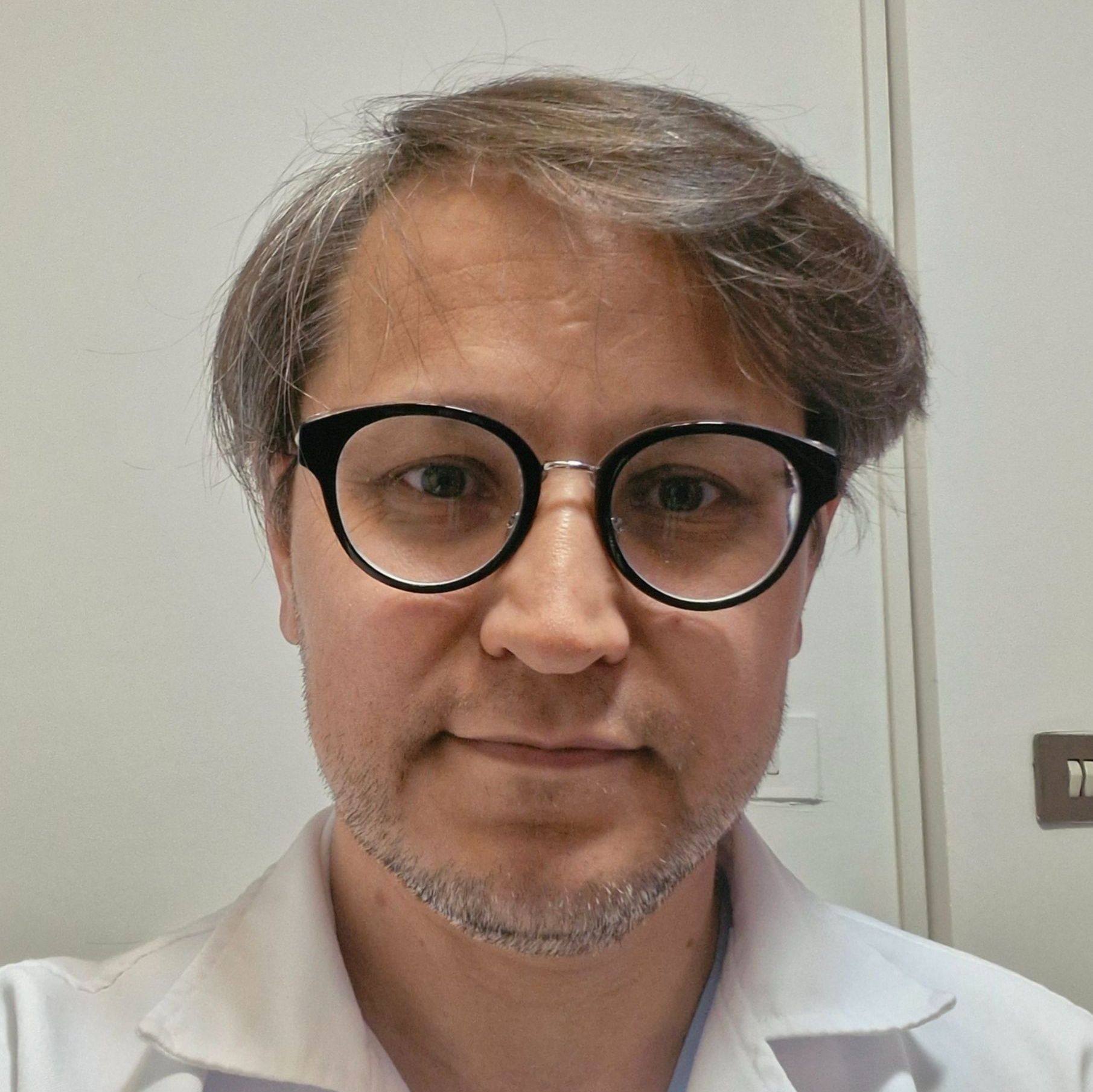 دکتر حسین نظری حیانو - قلب و عروق مشهد