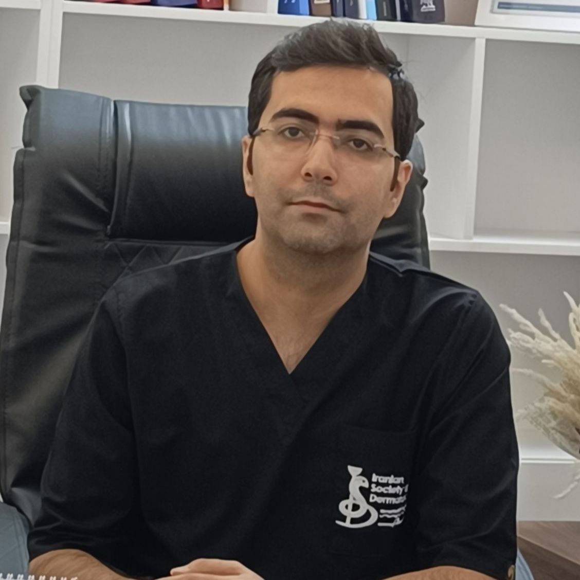 دکتر حسین احمدی کهجوق - پوست و مو کرمانشاه