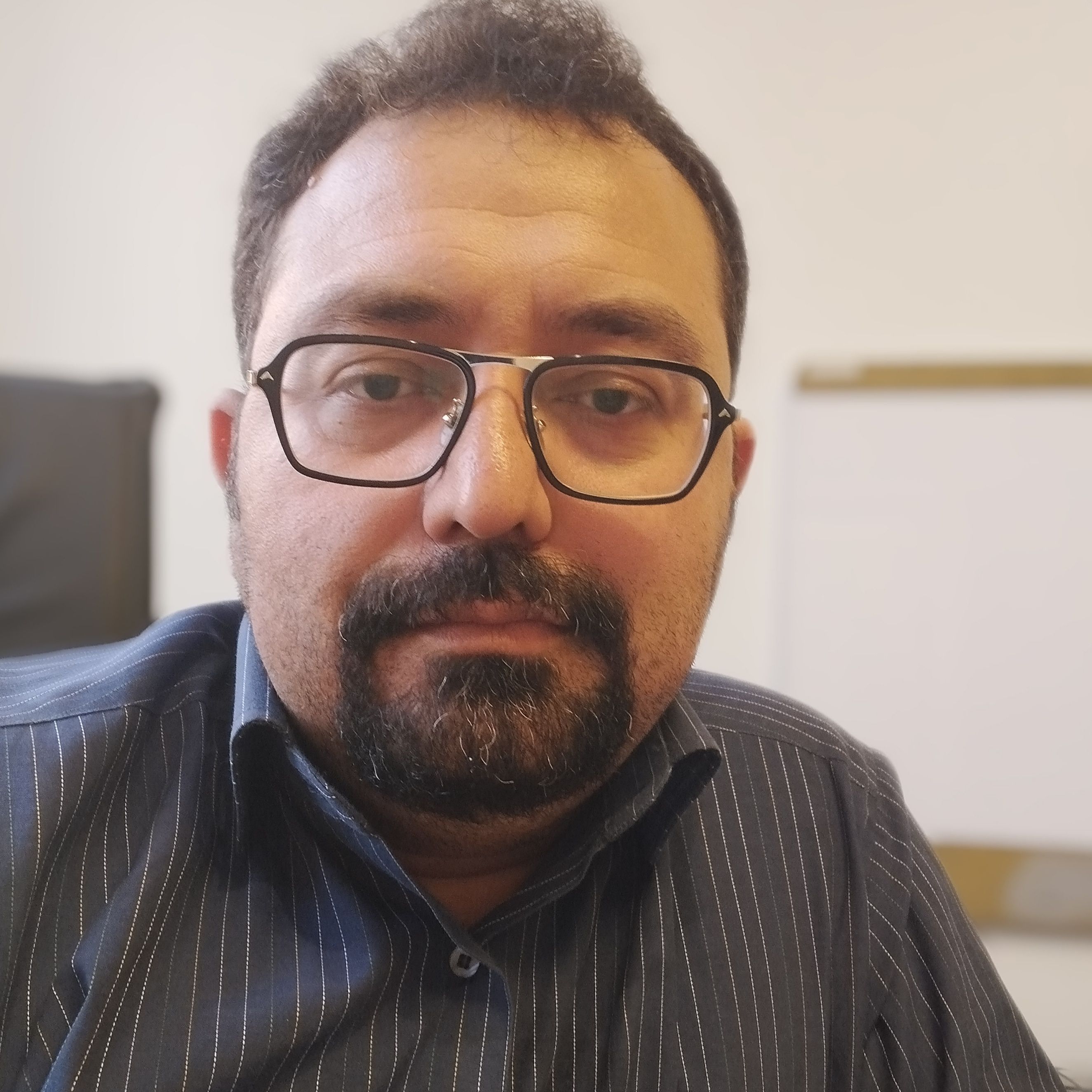 دکتر مرتضی اشرافی - جراحی مغز و اعصاب تهران