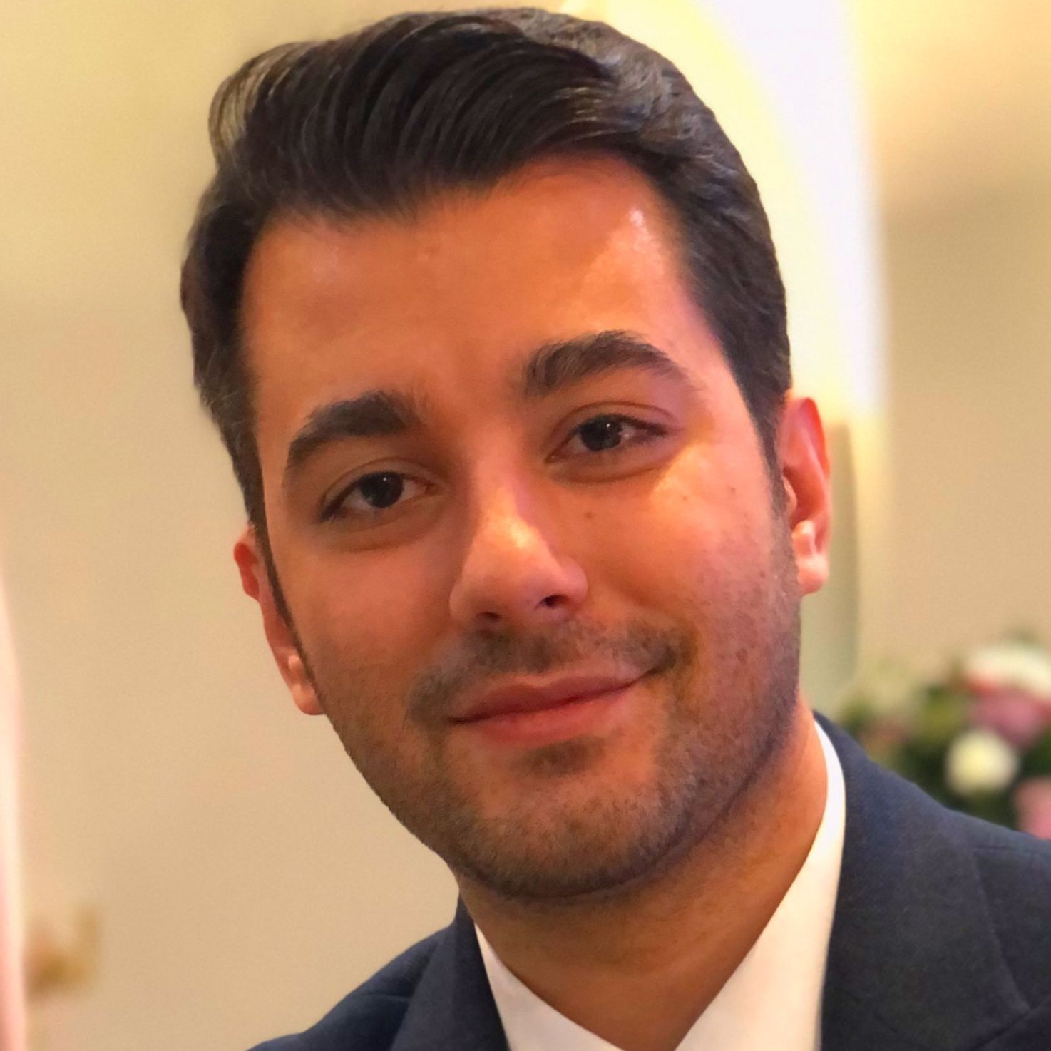 دکتر مرتضی اتحاد - چشم پزشکی میانه