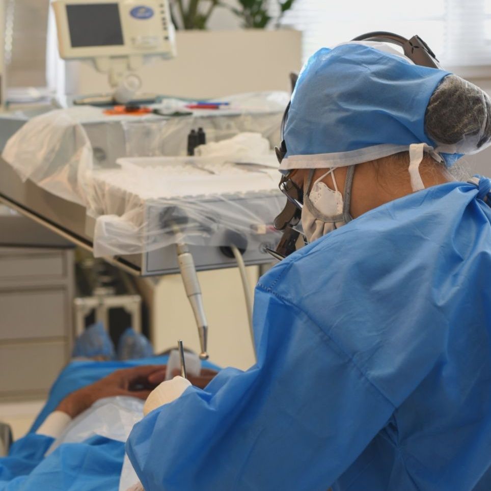 دکتر آتوسا دبستانی - دندانپزشکی ترمیمی تهران