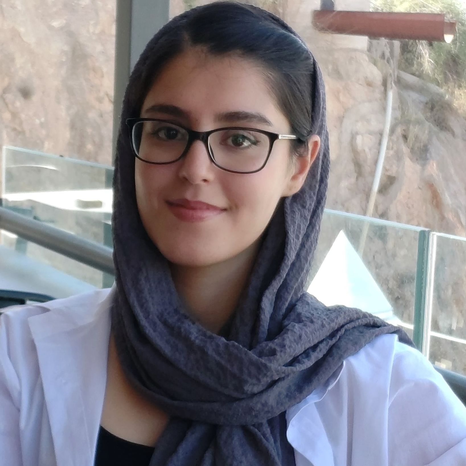 دکتر نیلوفر اوجی - دندانپزشک شیراز