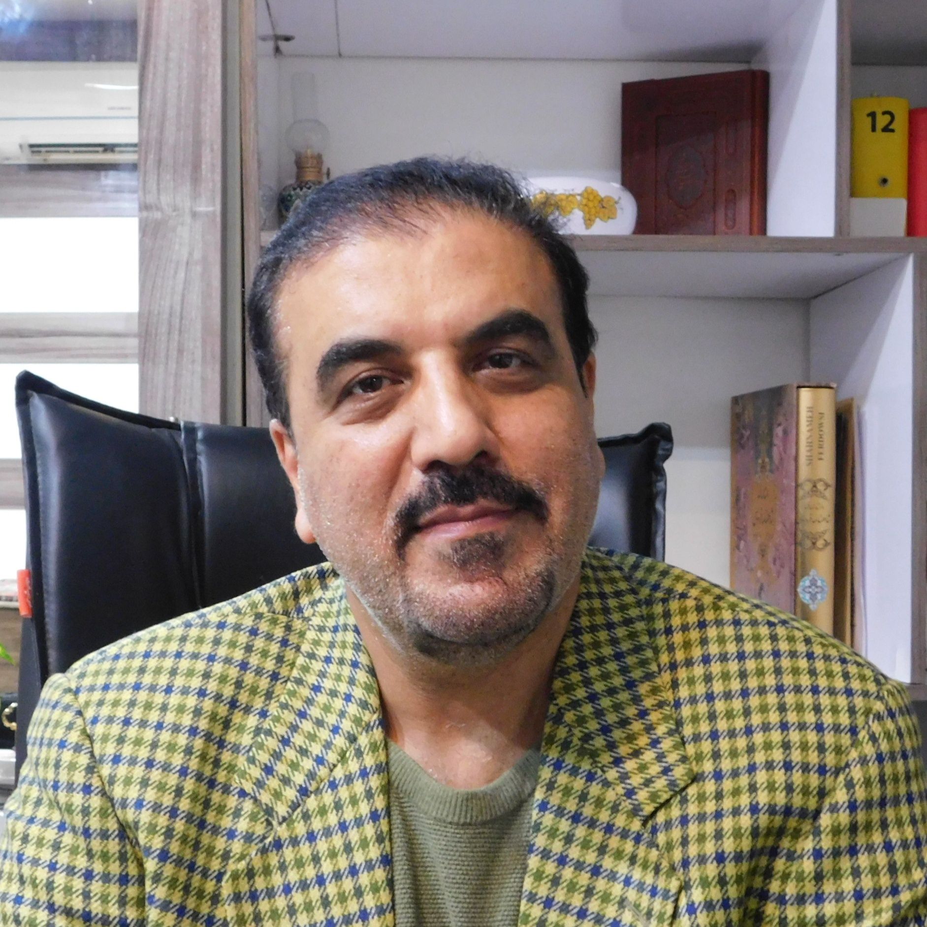 دکتر غلامرضا دهقان - پوست و مو تهران