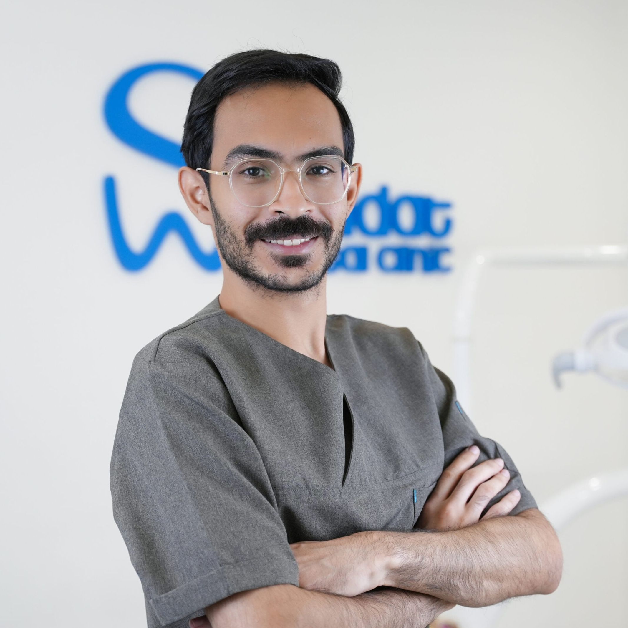 دکتر آریا وشانی - دندانپزشک مشهد