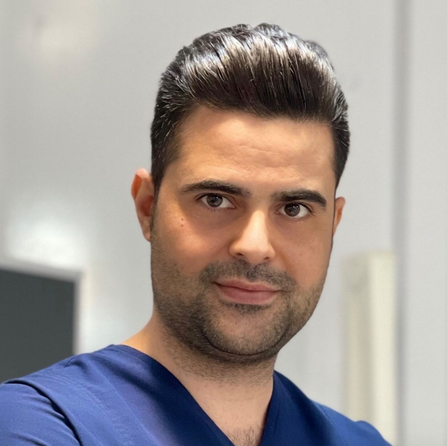 دکتر حمزه مشهور - دندانپزشک تهران