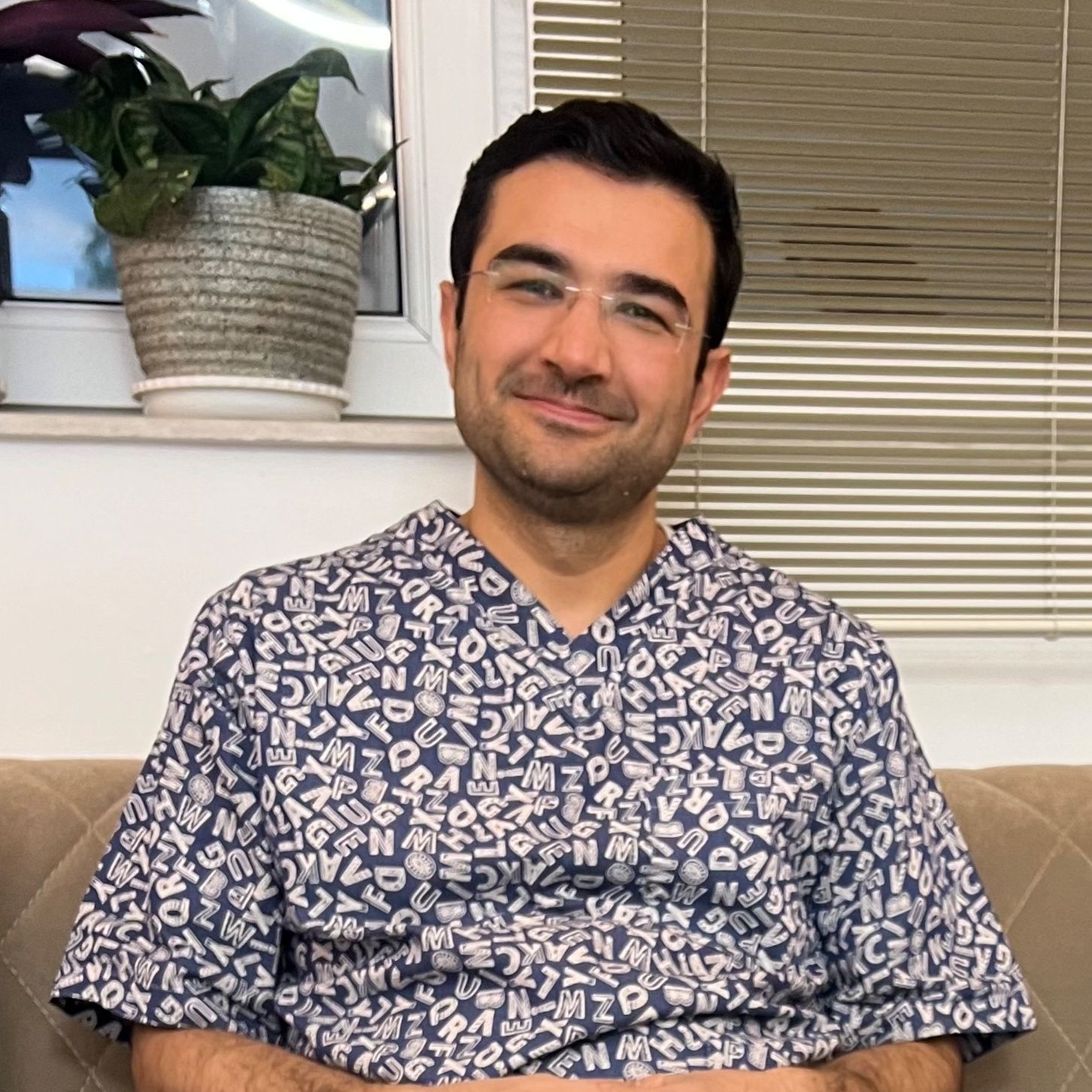 دکتر احمد مظهر - دندانپزشک تبریز