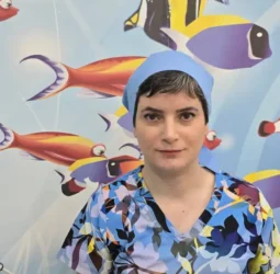 دکتر منصوره یاری دندانپزشک در کرج چهارراه طالقانی